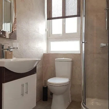 Apartment New Modern Seafront In Xemxija,