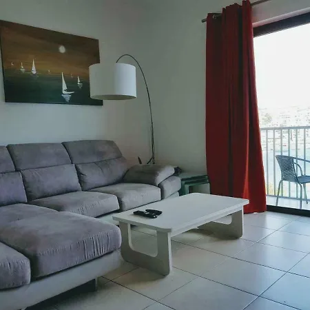 New Modern Seafront In Xemxija, Appartement