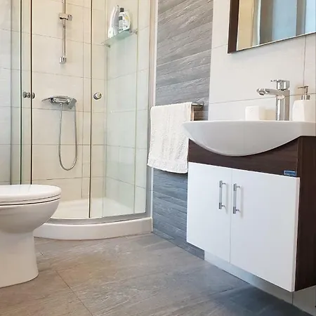 Appartement New Modern Seafront In Xemxija,